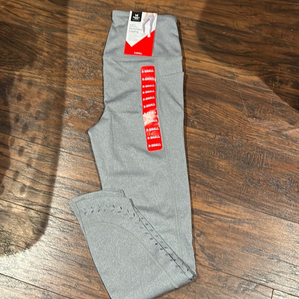 Women’s leggings extra small light, gray color with pockets and designs on ankle